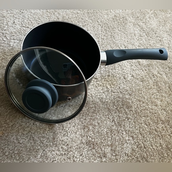 NEW Basic Essentials 2qt Aluminum Nonstick Saucepan |  Black - Picture 2 of 4